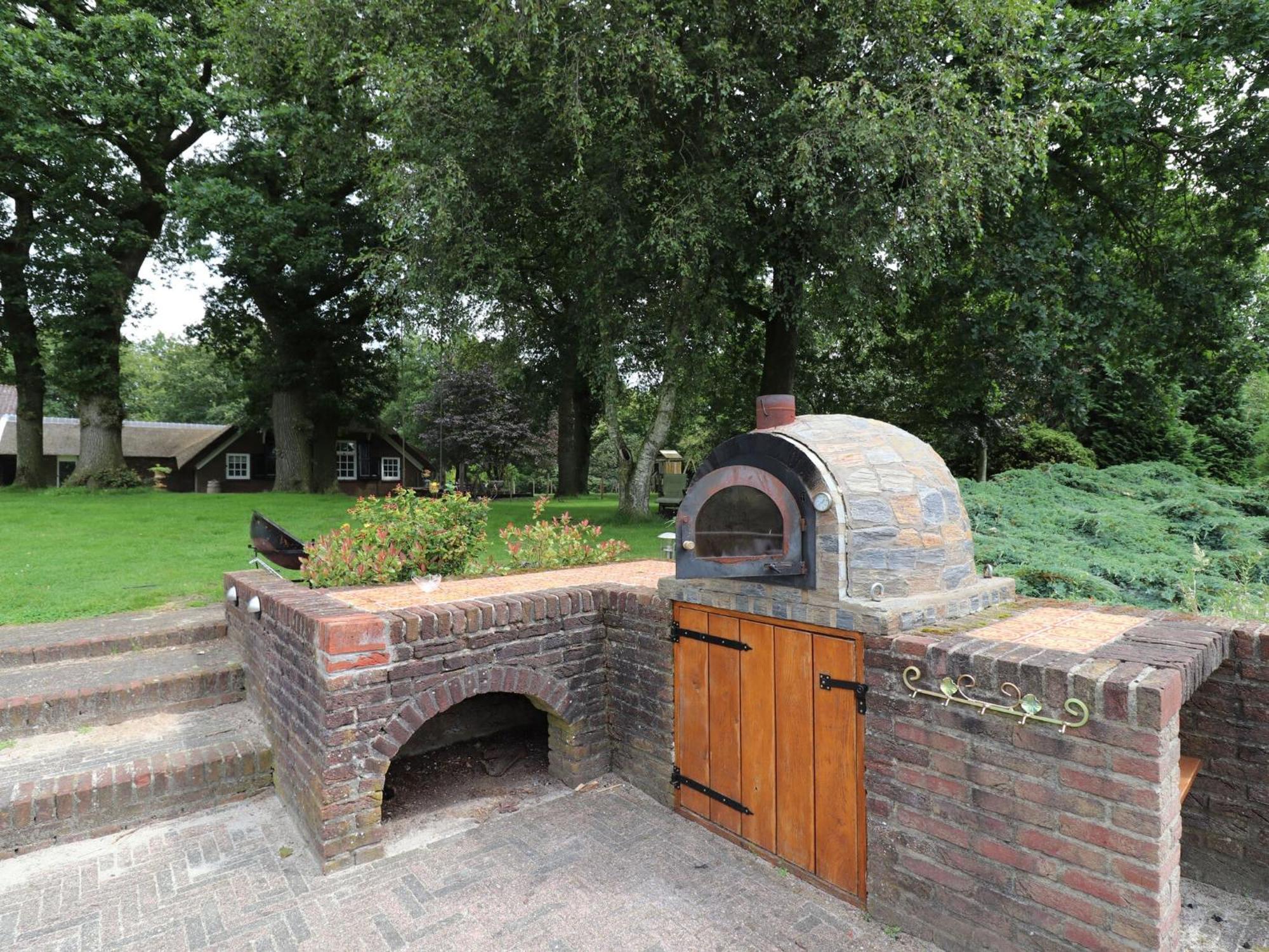 Villa On An Estate In Rheezerveen With Garden Exteriör bild